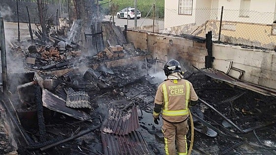 Arde una vivienda en La Matanza de Santomera