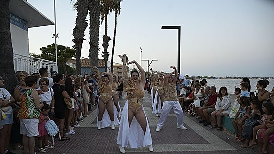 Los Alcázares recupera el espíritu sardinero tras una semana de folclore y tradición a pie de playa