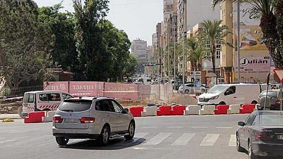 Acceso cortado hacia la Alameda de San Antón desde la Avenida de Colón