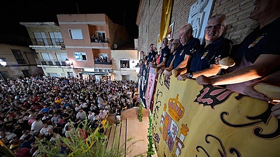 Los Bartolomé lanzan las primeras 12.000 pitanzas de las fiestas de Librilla