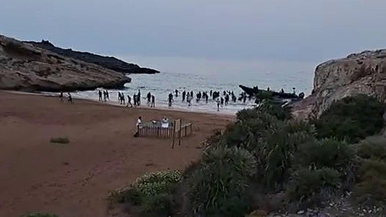 Medio centenar de inmigrantes llegan a la costa de Cartagena en el tercer desembarco en una semana