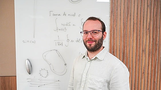 El murciano tras una de las soluciones matemáticas del milenio: «Hay que replantear cómo se atribuye el reconocimiento»