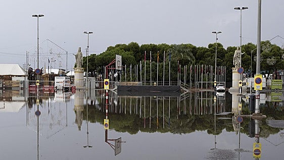 Los festeros se afanan en terminar con el montaje del campamento de Carthagineses y Romanos tras la tormenta