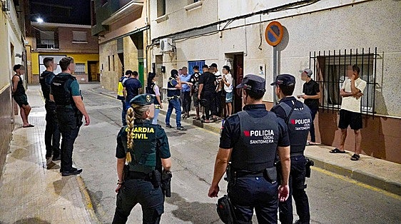 Más de 130 identificados en una nueva redada contra las 'casas patera' en Santomera