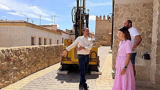 Realizan un estudio geotécnico para reconstruir un muro en el barrio de San Juan de Lorca dañado por las lluvias en 2025