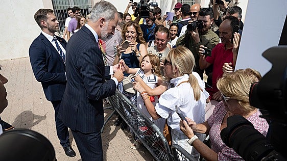 Selfis y regalos para la Princesa y la Infanta entre estrictas medidas de control