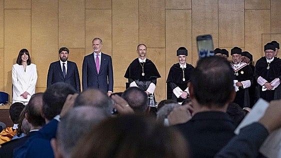 El Rey alerta del riesgo de la desinformación y pide usar la IA bajo el control humano