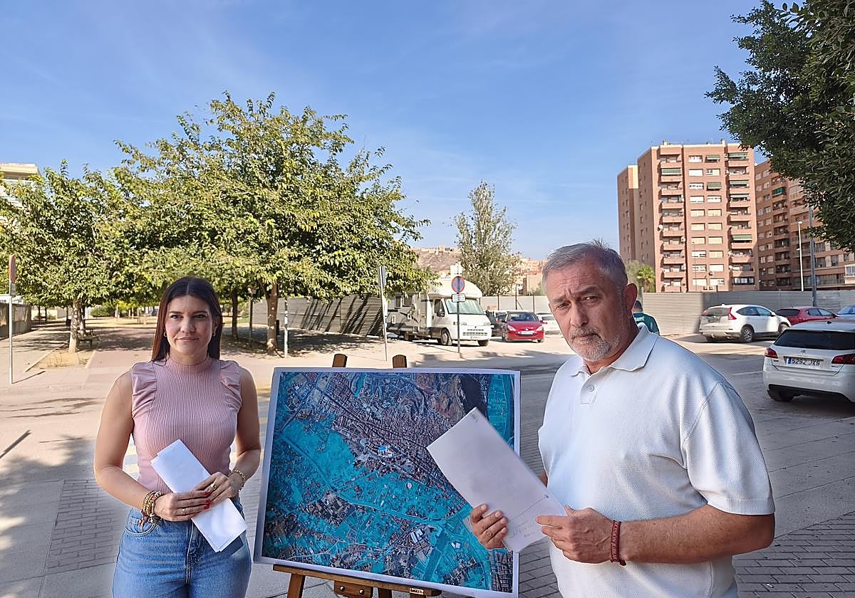 Los concejales de Urbanismo e Infraestructuras en la zona de El Gato, en plena expansión urbanística.