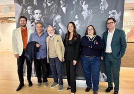 José Javier Aliaga, Benito Rabal, Emilio Gutiérrez Caba, Carmen María Conesa, Isabel Durante y Manuel Cebrián, este jueves en Madrid.