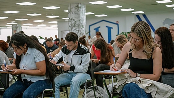UNIVERSAE impulsa el reeskilling a través de la FP a distancia para cambiar de profesión con garantías