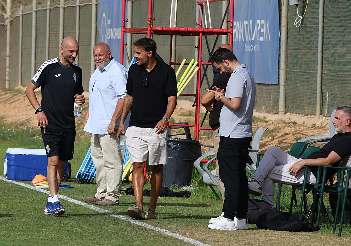 Pedro León, presidente del Real Murcia, durante el primer entrenamiento del equipo en esta pretemporada.