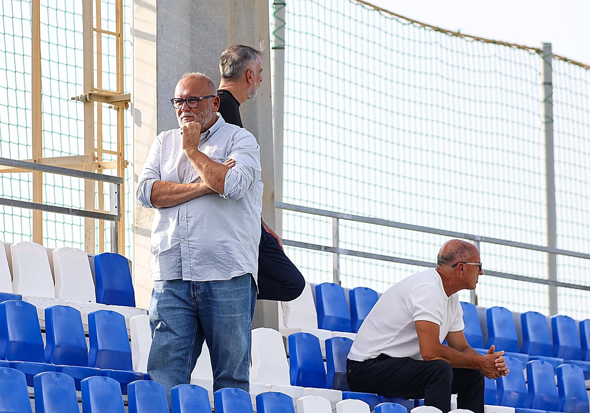 Manuel Sánchez Breis, durante el primer partido de pretemporada del Real Murcia, este sábado, en Pinatar Arena.