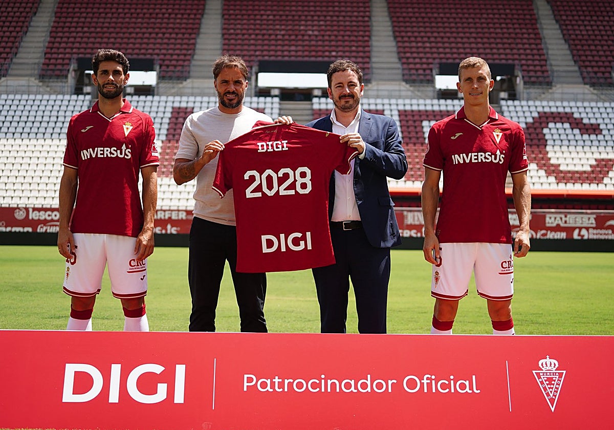 Óscar Gil (d), Pedro León, Daniel Campillo y Alberto González, en la presentación de DIGI como nuevo patrocinador grana.