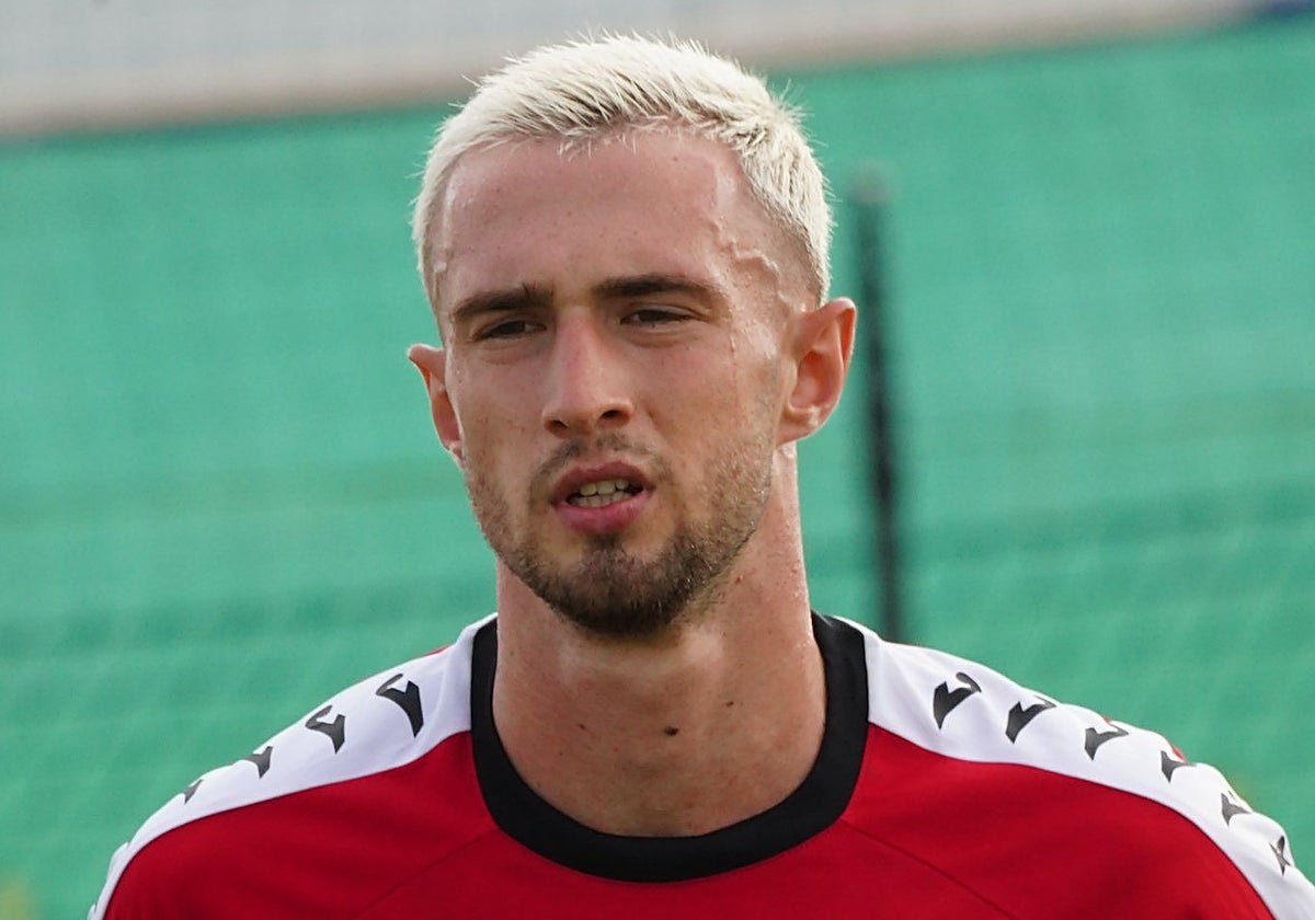 David Flakus, jugador del Real Murcia, entrenándose con el equipo ayer en Pinatar Arena.
