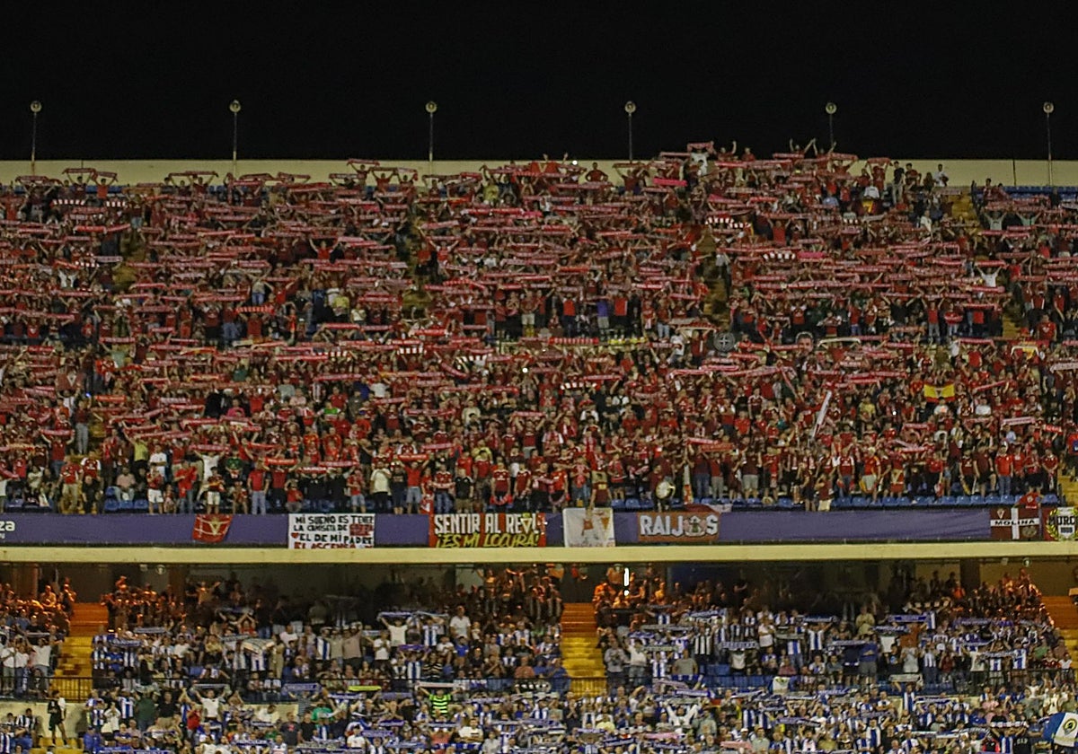 Unos 4.000 aficionados granas se desplazaron hasta el Rico Pérez de Alicante para ver al Real Murcia contra el Hércules hace dos temporadas.