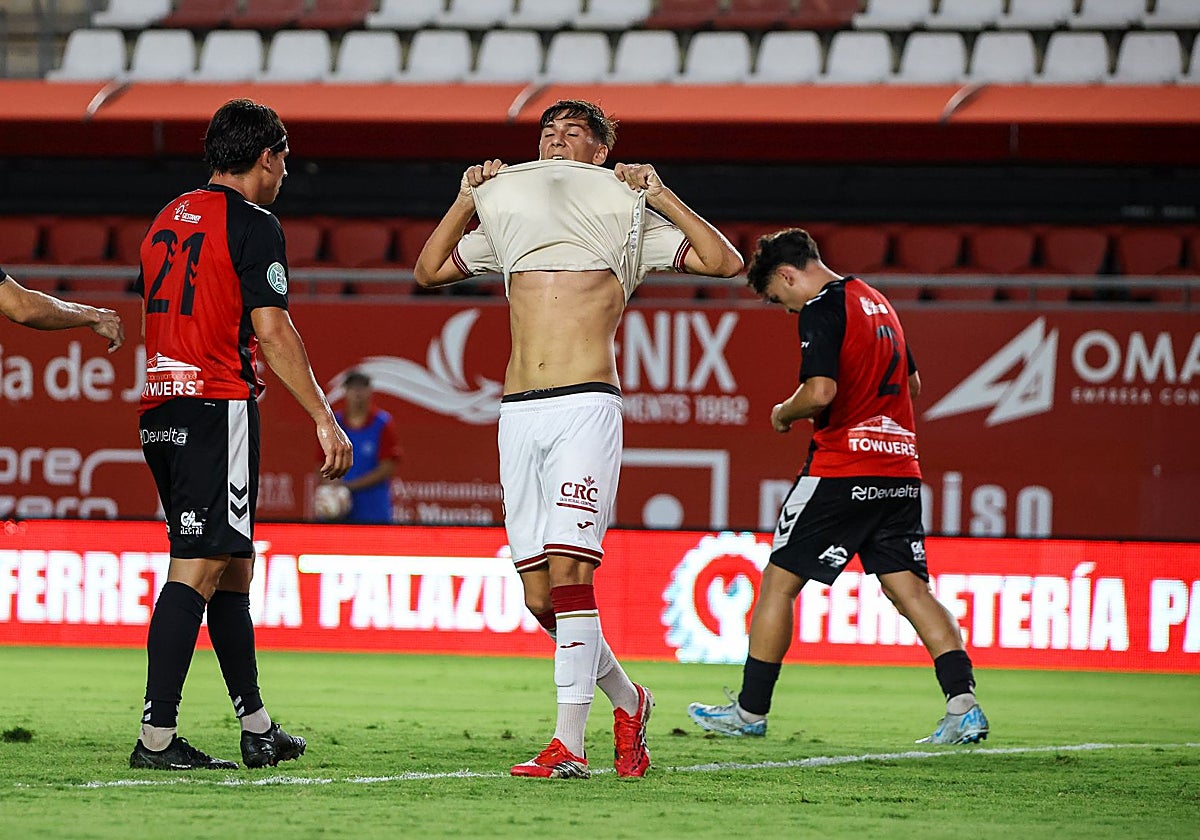 Raúl Rubira lamentando una acción fallada en un duelo de Copa Federación.