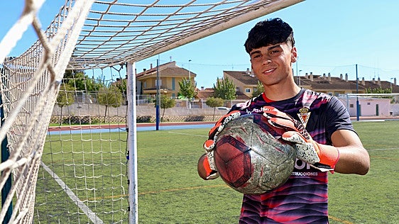 Mauri Ataz, el portero grana que llama a la puerta de la selección española