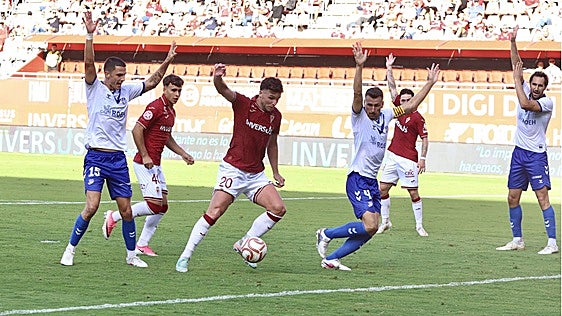 El Real Murcia de las remontadas tiene tanta épica como fútbol