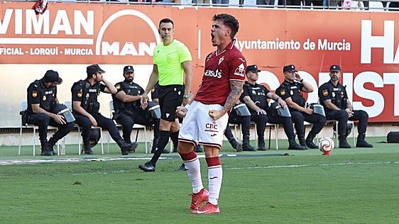 El Real Murcia de Guilló recupera el pulso: nueve de doce y pleno en casa cinco años después