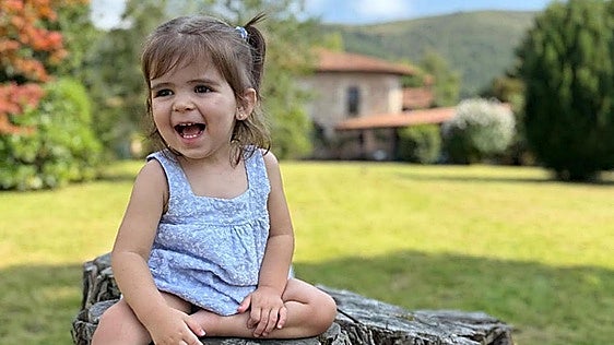 Tres millones de euros para salvar la vida de Claudia, la niña de tres años con una enfermedad ultrarrara