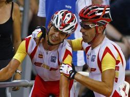 Llaneras y Tauler celebran la medalla. /REUTERS