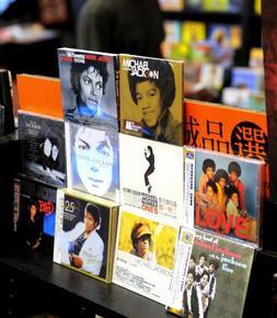 Los discos de Michael Jackson han sido hoy los más descargados en la Red./ Efe