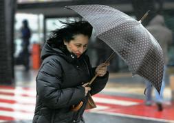 Once provincias del este y norte peninsular están en alerta por viento, lluvia, nieve y olas