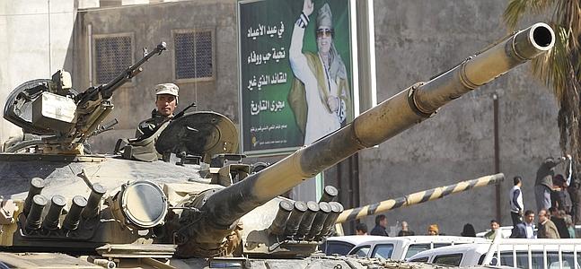 Las tropas leales a Gadafi preparan una contraofensiva para recuperar la tercera ciudad más importante del país, Misrata. / Ap