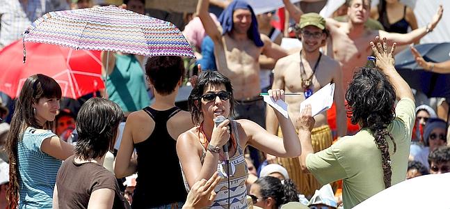 Miles de personas continúan concentradas en Sol. / Foto: Efe | Vídeo: Virginia Carrasco