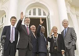 Kofi Annan junto con otras personalidades internacionales en la conferencia sobre el fin del terrorismo. / Foto: Efe | Vídeo: Atlas