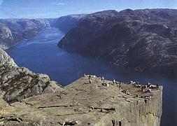 El Preikestolen, la formación rocosa desde la que se precipitó la víctima. / Archivo