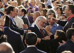 Mariano Rajoy (i) y Miguel Arias Cañete (c), hoy en Toledo. / Efe