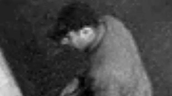 Imagen difundida de la Policía del hombre sospechoso del ataque. 