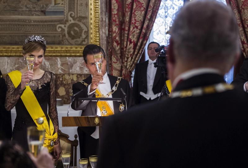 Peña Nieto y Doña Letizia, durante el brindis