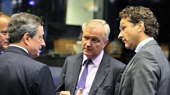 Olli Rehn (centro), en el Ecofin.