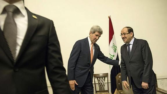 John Kerry, con el primer ministro iraquí, Nuri al Maliki. 