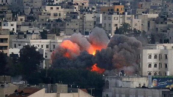 Israel redobla los bombardeos sobre Gaza y su ofensiva deja ya más de 70 muertos