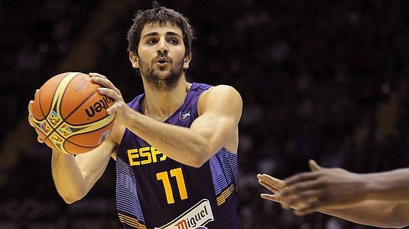 Ricky Rubio controla el balón. 