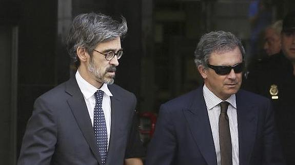 Jordi Pujol Ferrusola (d), a su salida de la Audiencia Nacional.