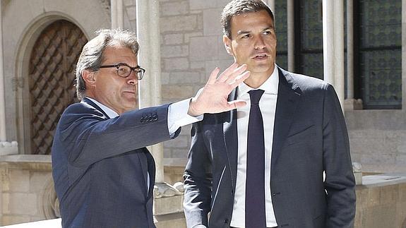 Pedro Sánchez, con Artur Mas.