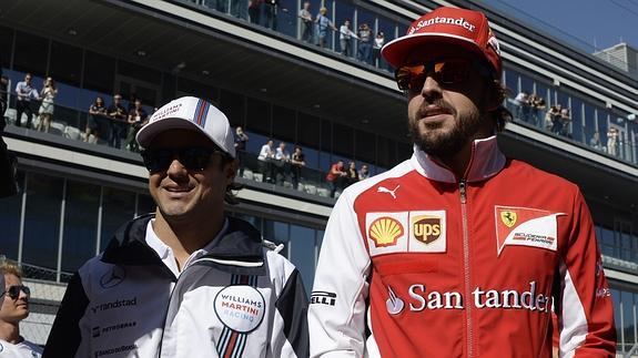 Massa (i) y Alonso. 