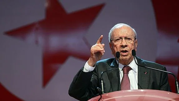 El candidato presidencial Beyi Caid Essebsi, durante un mitin electoral en la ciudad tunecina de Baja. 