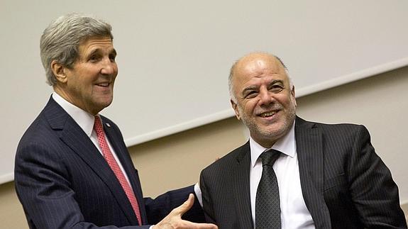 John Kerry y el primer ministro iraquí. 