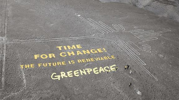 La pintada de Greenpeace en Nazca.