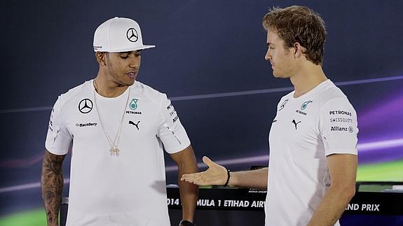 Nico Rosberg (R) y Lewis Hamilton. 