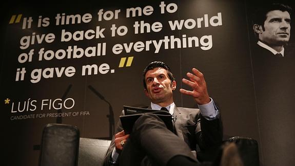 Luis Figo, en un acto de campaña. 