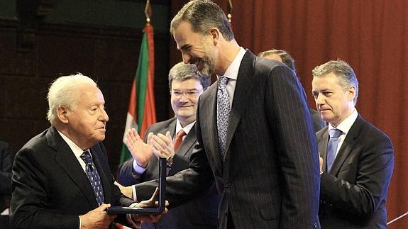 El rey Felipe VI entrega el premio a José Ferrer Sala.