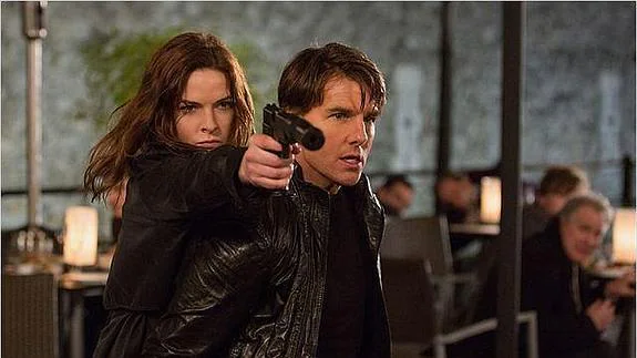 Rebecca Ferguson y Tom Cruise, en 'Misión: Imposible-Nación Secreta'.