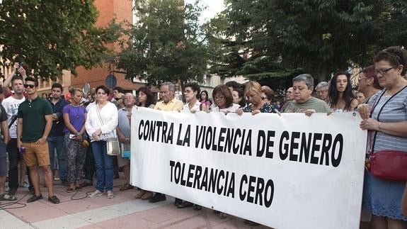 Concentración en Cuenca en recuerdo de las jóvenes asesinadas. 