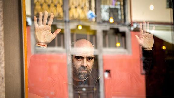 El actor Luis Tosar, en el barrio Lavapiés de Madrid.